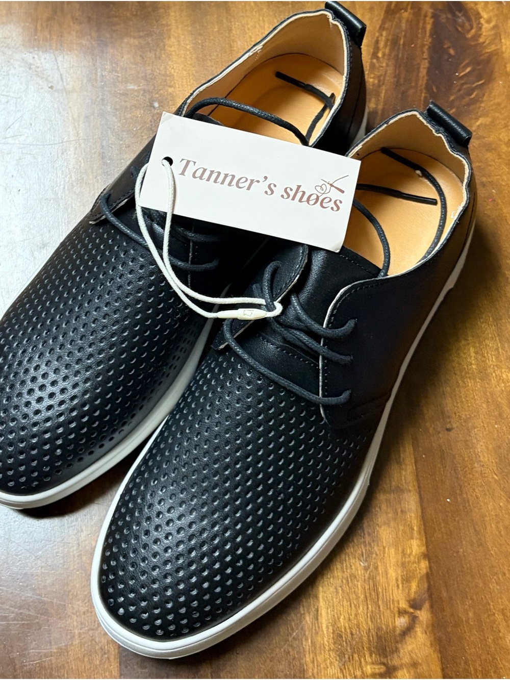 Men's Black Perforated Casual Lace-Up purple bottom 10M NWT